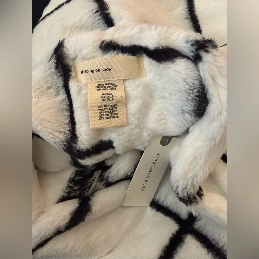 NWT Sleeping On Snow Infinity Wrap Scarf O/S